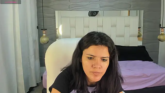 Thaliaa Lopez online show from February 17, 2026, 10:45 am