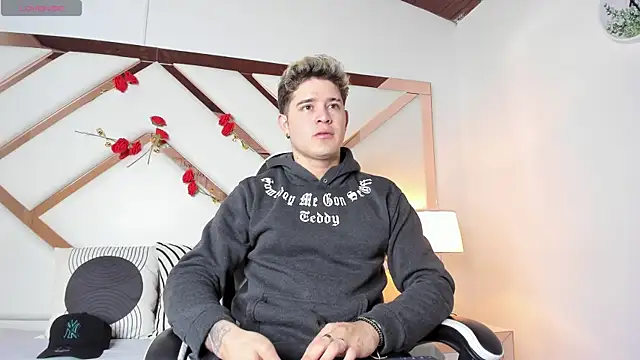 Snapshot of rayan_linxx chatting on February 14, 2026, 7:58 pm rayan linxx online show from February 14, 2026, 7:58 pm