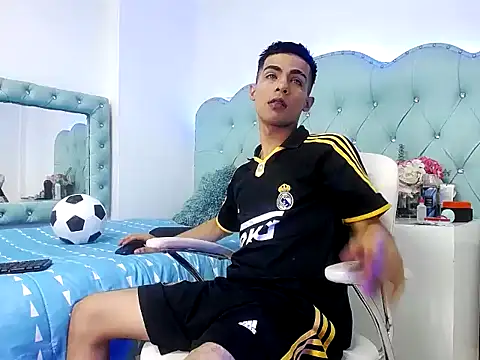 Snapshot of Apolo_Richards chatting on March 3, 2026, 8:05 pm Apolo Richards online show from March 3, 2026, 8:05 pm