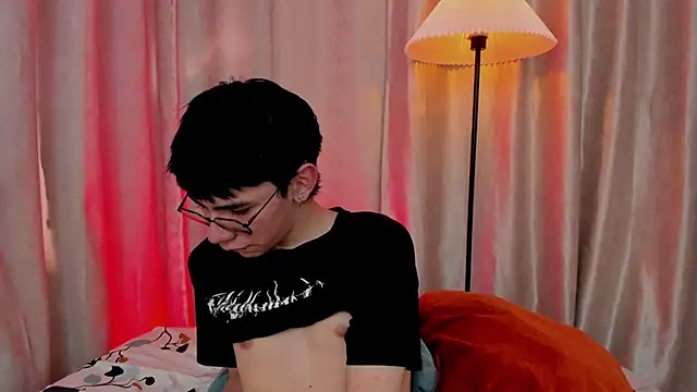 Snapshot of Demian_Hush chatting on February 21, 2026, 7:27 pm Demian Hush online show from February 21, 2026, 7:27 pm