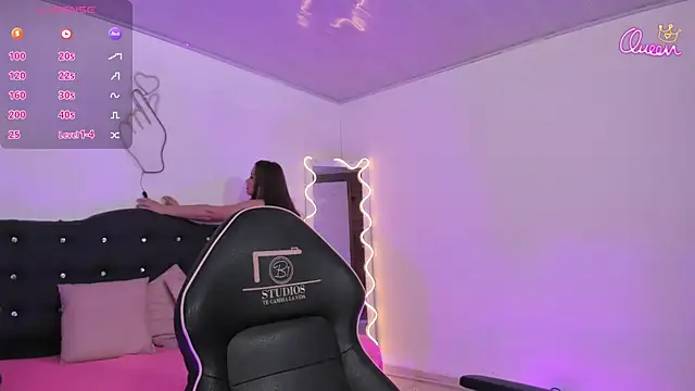 Snapshot of LUNAKITTY_TAY chatting on April 14, 2026, 11:37 am LUNAKITTY TAY online show from April 14, 2026, 11:37 am