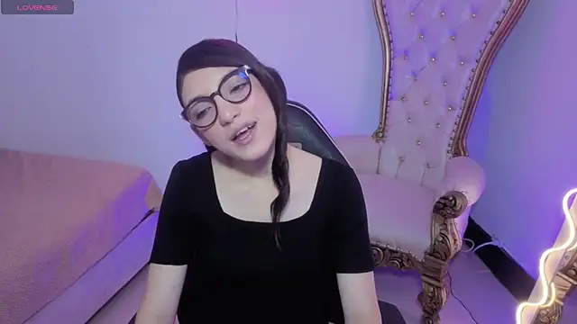 MAHYRA TAY online show from March 24, 2026, 7:14 pm