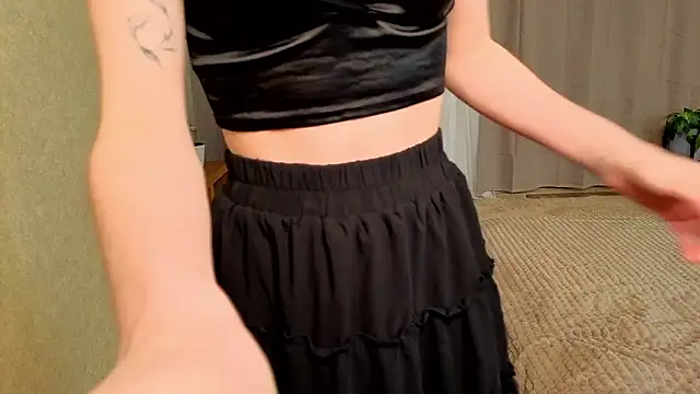 Snapshot of NikkyBee_ chatting on February 10, 2026, 8:13 am NikkyBee online show from February 10, 2026, 8:13 am