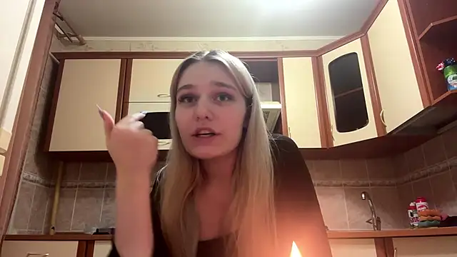 MiaBerlateen online show from February 23, 2026, 7:03 pm