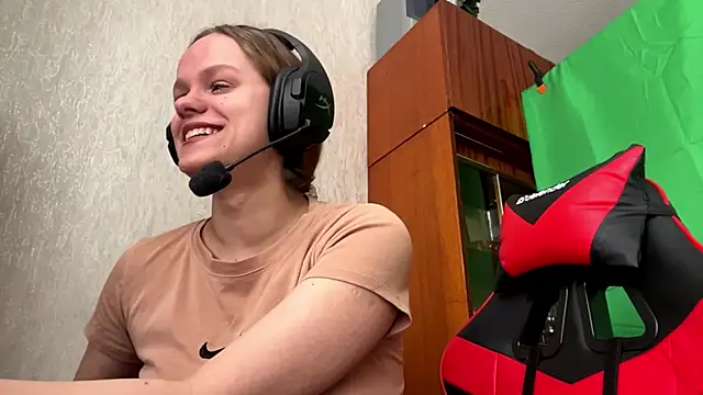 Snapshot of PurrfectPlay chatting on March 3, 2026, 10:33 am PurrfectPlay online show from March 3, 2026, 10:33 am