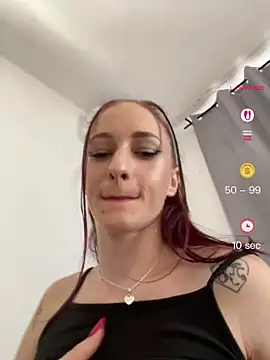 Snapshot of Roxyfoxyyy chatting on July 6, 2026, 7:48 am Roxyfoxyyy online show from July 6, 2026, 7:48 am