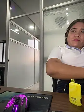 Snapshot of Emily_Harpeer chatting on March 4, 2026, 11:40 am Emily Harpeer online show from March 4, 2026, 11:40 am