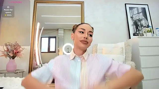 ElinaMoon  online show from February 27, 2026, 7:08 am