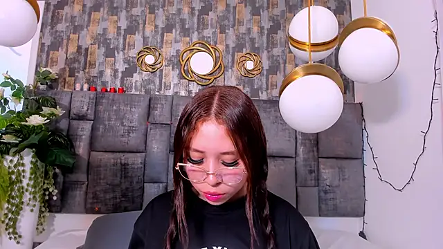 MiiaTauro online show from March 25, 2026, 2:16 pm