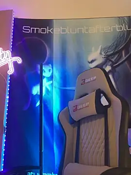 Smokebluntafterblunt online show from February 25, 2026, 1:28 am