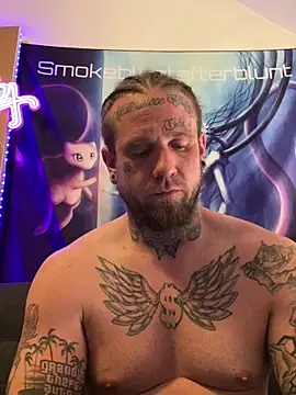 Smokebluntafterblunt online show from April 18, 2026, 3:20 am