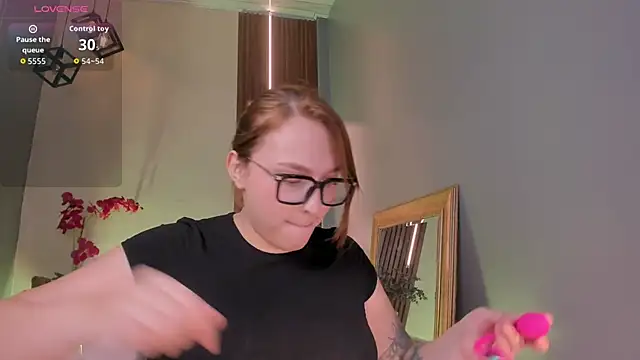 SimonaStar online show from March 3, 2026, 1:29 pm