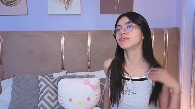 Snapshot of Mia_Naive chatting on July 14, 2026, 12:11 pm Mia Naive online show from July 14, 2026, 12:11 pm