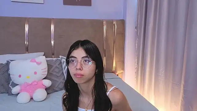 Snapshot of Mia_Naive chatting on June 26, 2026, 12:11 pm Mia Naive online show from June 26, 2026, 12:11 pm