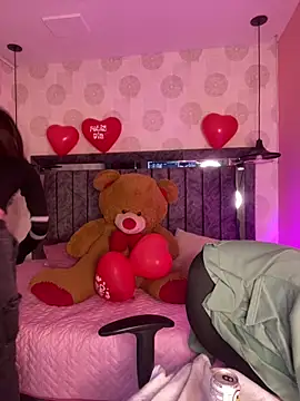 alahia pink online show from February 24, 2026, 4:24 am