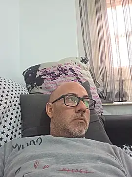 pareja47 online show from May 14, 2026, 1:08 pm