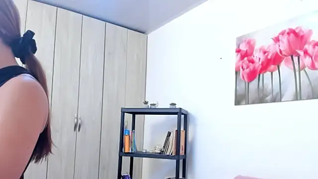 Kitty f00x online show from May 27, 2026, 7:21 pm