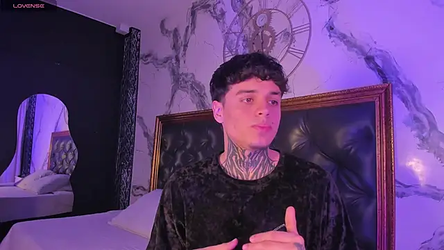 Declan-Foxx online show from April 16, 2026, 6:03 am