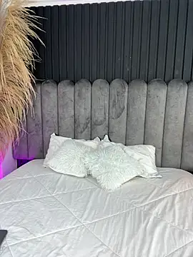 Nanda vixen  online show from February 24, 2026, 9:04 pm