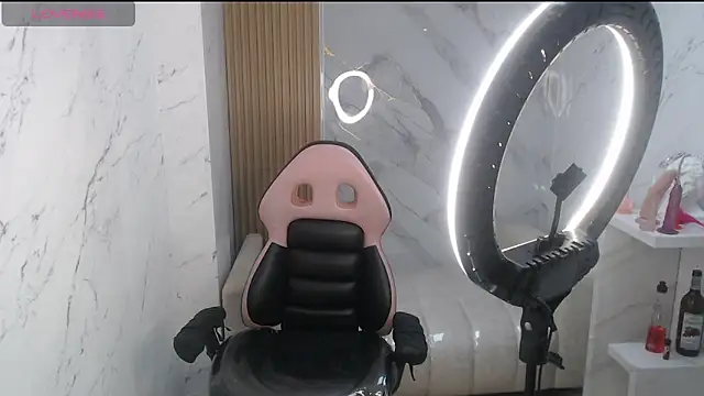 lili mint tf online show from April 14, 2026, 3:33 am