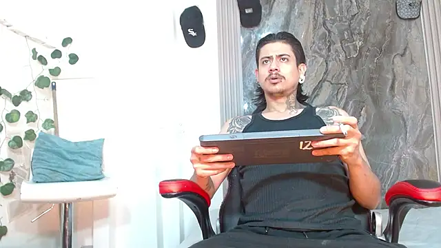 Damian-and-Camerum online show from May 13, 2026, 3:13 am