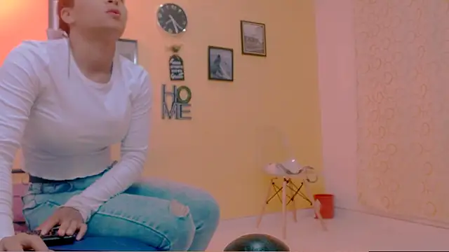 sexiempoderada18 online show from April 4, 2026, 2:01 pm