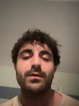 Snapshot of elia2711 chatting on February 16, 2026, 4:22 am elia2711 online show from February 16, 2026, 4:22 am