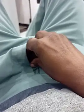 Snapshot of Daddyishere_19 chatting on February 13, 2026, 6:35 am Daddyishere 19 online show from February 13, 2026, 6:35 am