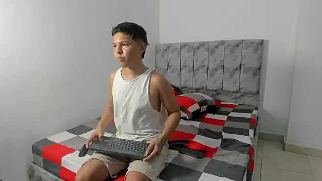 Snapshot of maykyboyx chatting on March 3, 2026, 11:23 pm maykyboyx online show from March 3, 2026, 11:23 pm