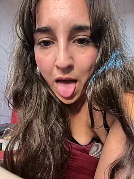 Latinaelisa online show from May 9, 2026, 3:10 am