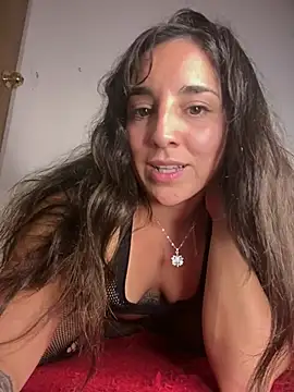 Latinaelisa online show from May 1, 2026, 3:11 am