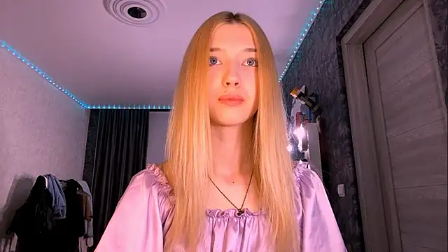 Snapshot of TaliCaan chatting on February 15, 2026, 12:04 pm TaliCaan online show from February 15, 2026, 12:04 pm