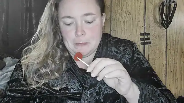 Snapshot of ladylynn13 chatting on March 2, 2026, 11:00 pm ladylynn13 online show from March 2, 2026, 11:00 pm