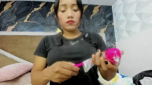 Kimmy london19 online show from March 3, 2026, 8:16 pm