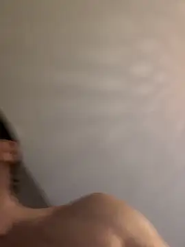 Roberto081www online show from April 16, 2026, 8:31 pm