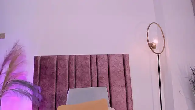 AndraCyruss online show from June 5, 2026, 12:15 am