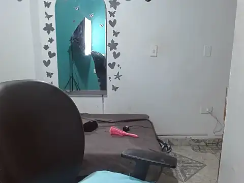 Luna white1 online show from April 18, 2026, 12:40 pm