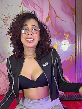 Woo isDaphne online show from April 18, 2026, 11:05 pm