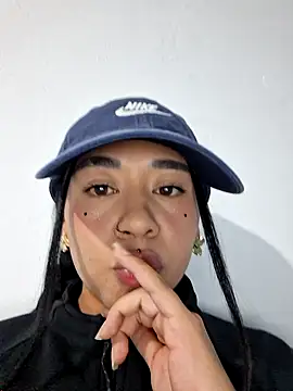 Zafira glow online show from March 5, 2026, 9:22 pm