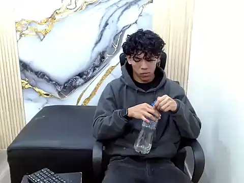 Snapshot of DaviidBuckx_ chatting on February 13, 2026, 2:33 am DaviidBuckx online show from February 13, 2026, 2:33 am