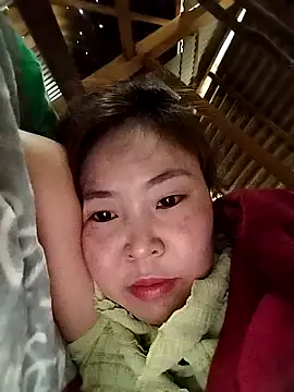 Snapshot of Yiyoongg chatting on February 19, 2026, 2:19 am Yiyoongg online show from February 19, 2026, 2:19 am