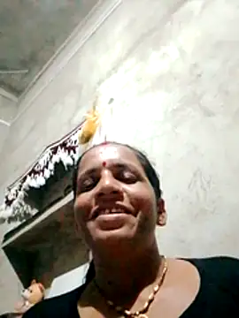 Snapshot of Anitarakkoli chatting on May 25, 2026, 3:55 pm Anitarakkoli online show from May 25, 2026, 3:55 pm
