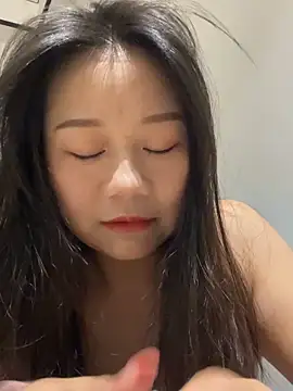 Snapshot of DDoo21 chatting on April 6, 2026, 1:23 pm DDoo21 online show from April 6, 2026, 1:23 pm