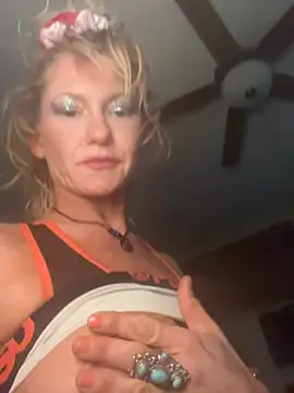 Snapshot of XXX2Freaks chatting on June 3, 2026, 12:22 am XXX2Freaks online show from June 3, 2026, 12:22 am