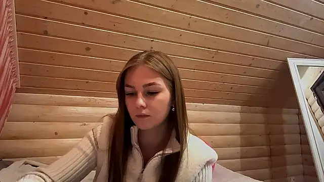 TessSamul online show from April 16, 2026, 9:39 pm