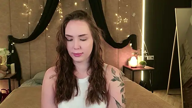 Snapshot of Arielle_Vade chatting on May 19, 2026, 5:25 am Arielle Vade online show from May 19, 2026, 5:25 am