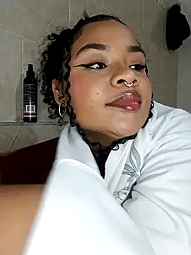 BrianaSweetxxx online show from April 18, 2026, 3:42 am