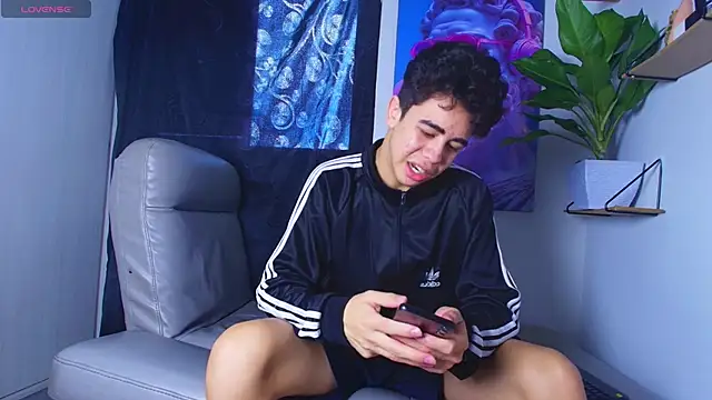 Snapshot of Gael_moon_ chatting on February 26, 2026, 8:20 pm Gael moon online show from February 26, 2026, 8:20 pm