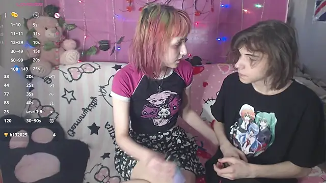 Snapshot of KitttyWhisper chatting on April 3, 2026, 11:38 am KitttyWhisper online show from April 3, 2026, 11:38 am
