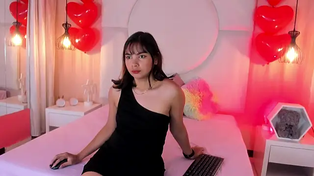 ValeriaMartins online show from February 12, 2026, 7:46 pm